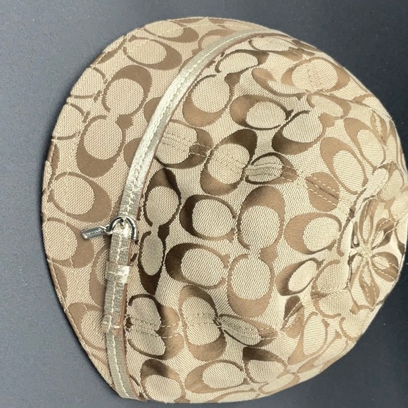 Coach Hat/Cap Newsboy style.Signature print. Tan/Metallic Leather trim.Original. - Picture 8 of 16
